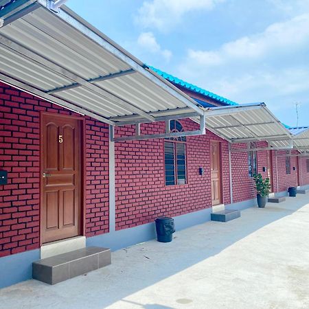 Sasuka Chalet Pantai Pandak 쿠알라트렝가누 외부 사진