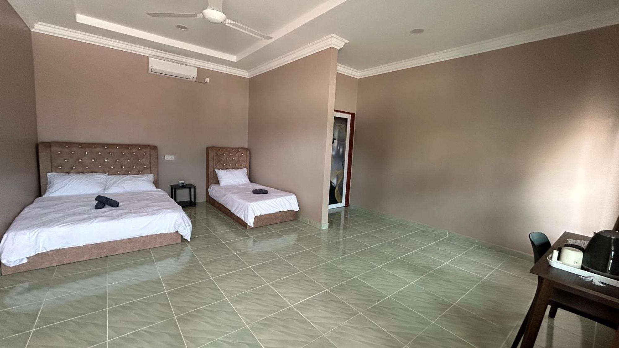 Sasuka Chalet Pantai Pandak 쿠알라트렝가누 외부 사진
