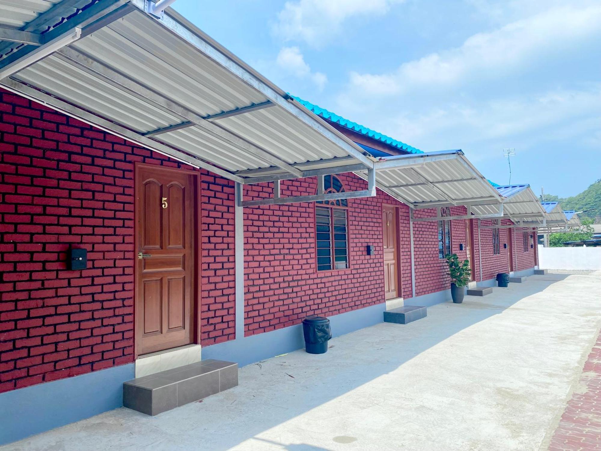 Sasuka Chalet Pantai Pandak 쿠알라트렝가누 외부 사진